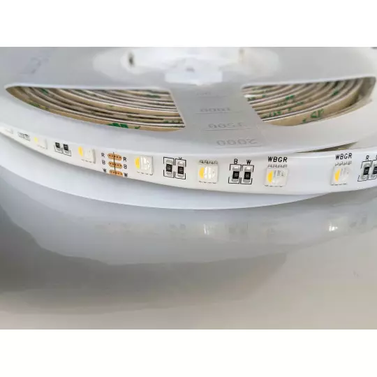 Bandes de LED blanches, RGBW et RGB accordables et dynamiques