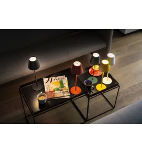 Lampe de table jaune LED INITA IP54 - Éclairage sans fil polyvalent